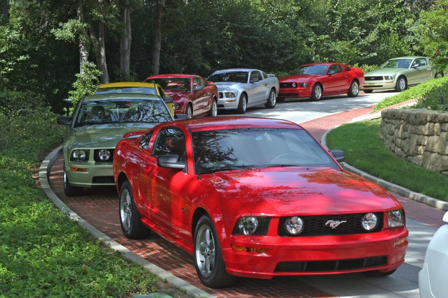  Ford Mustang GT 2005 года  (фото 100 из 209)